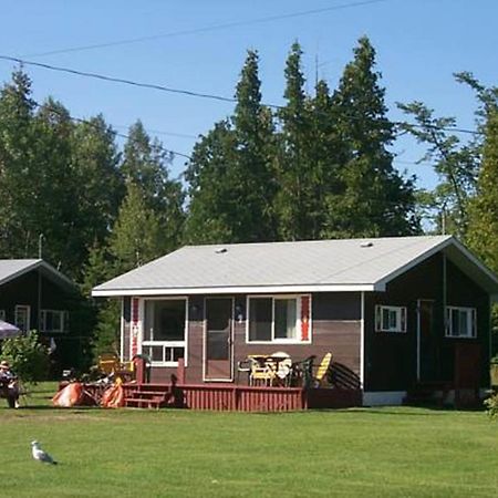 Wee Point Resort Manitowaning Стая снимка