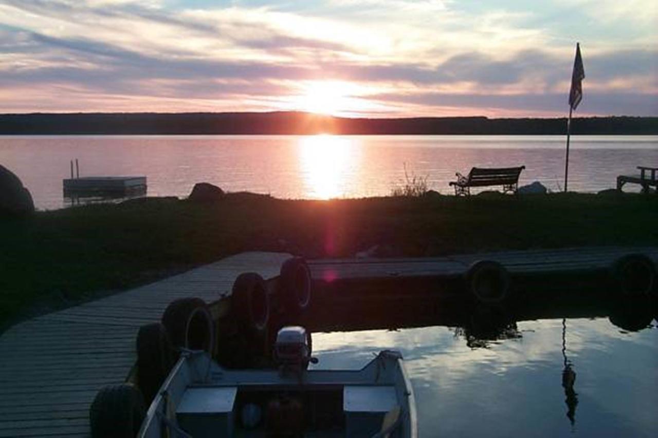 Wee Point Resort Manitowaning Екстериор снимка