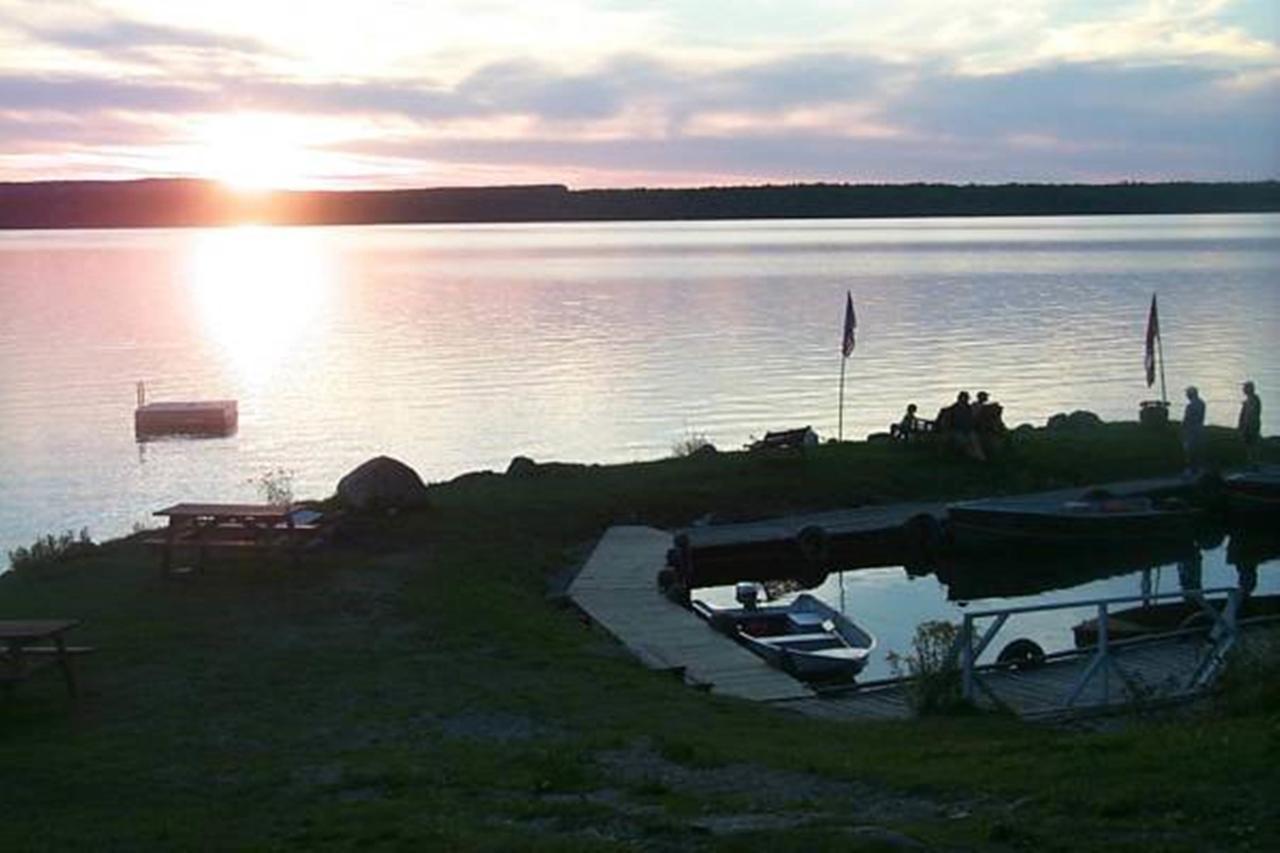 Wee Point Resort Manitowaning Екстериор снимка