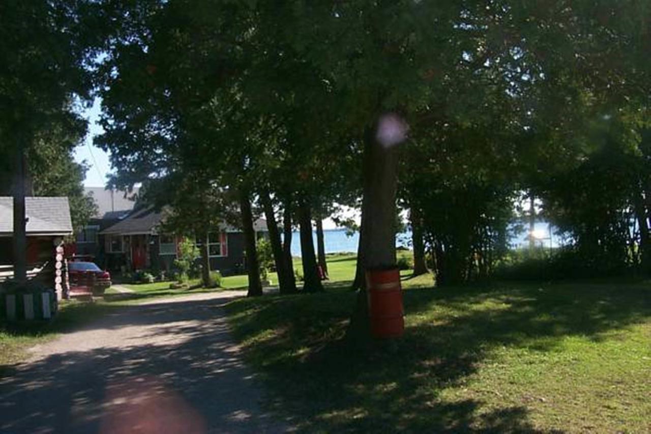 Wee Point Resort Manitowaning Екстериор снимка