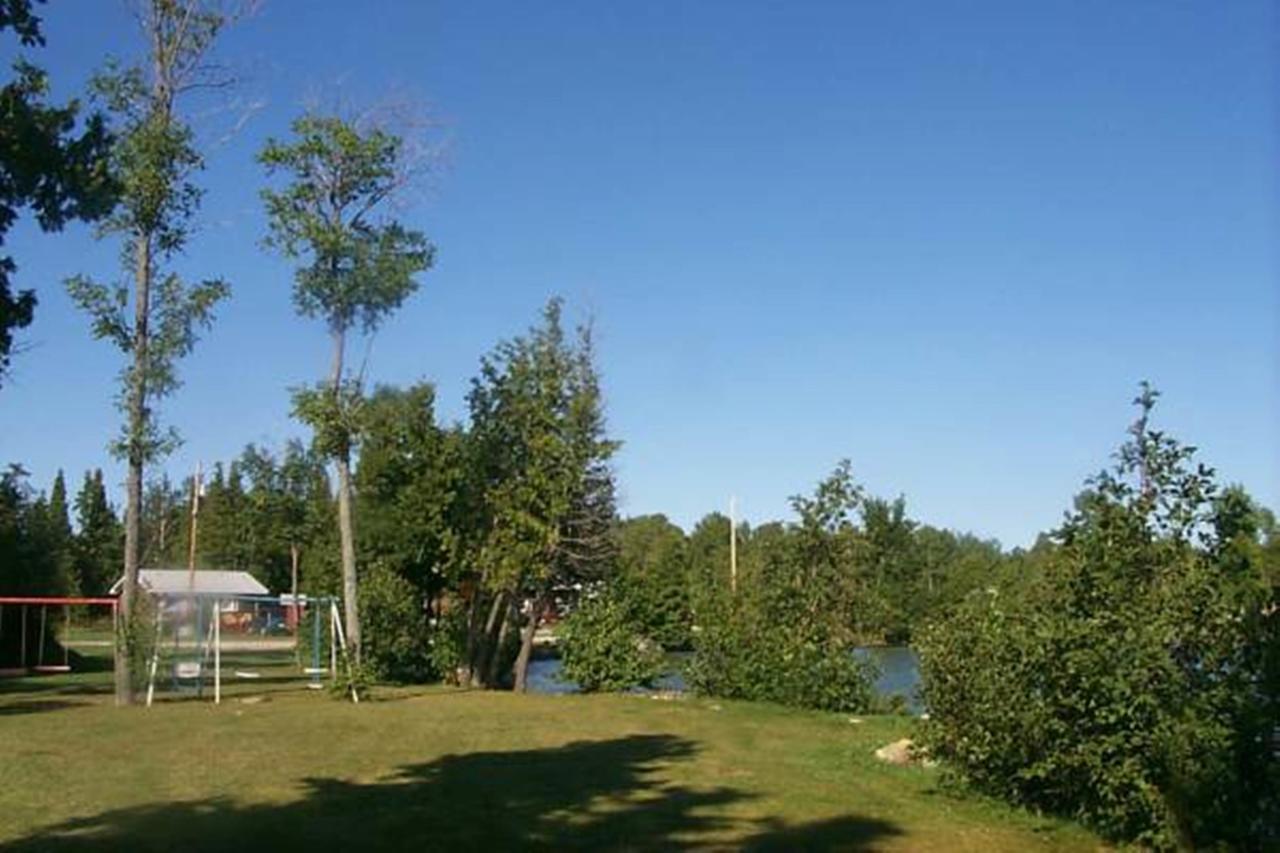 Wee Point Resort Manitowaning Екстериор снимка