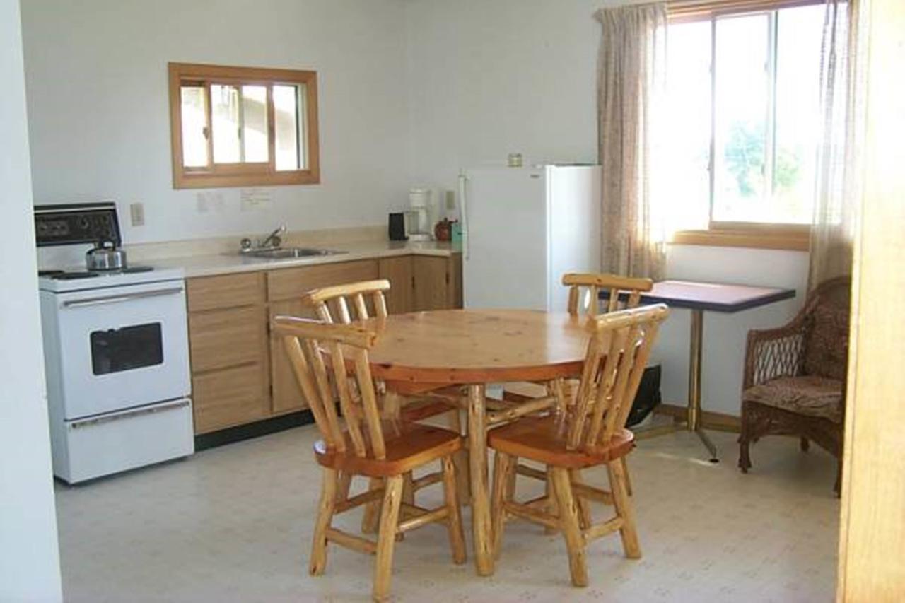 Wee Point Resort Manitowaning Стая снимка